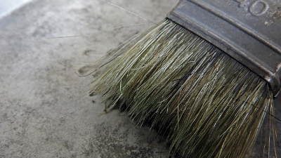 水性涂料涂刷在金屬底材上時，什么因素會加速了閃銹的產(chǎn)生？